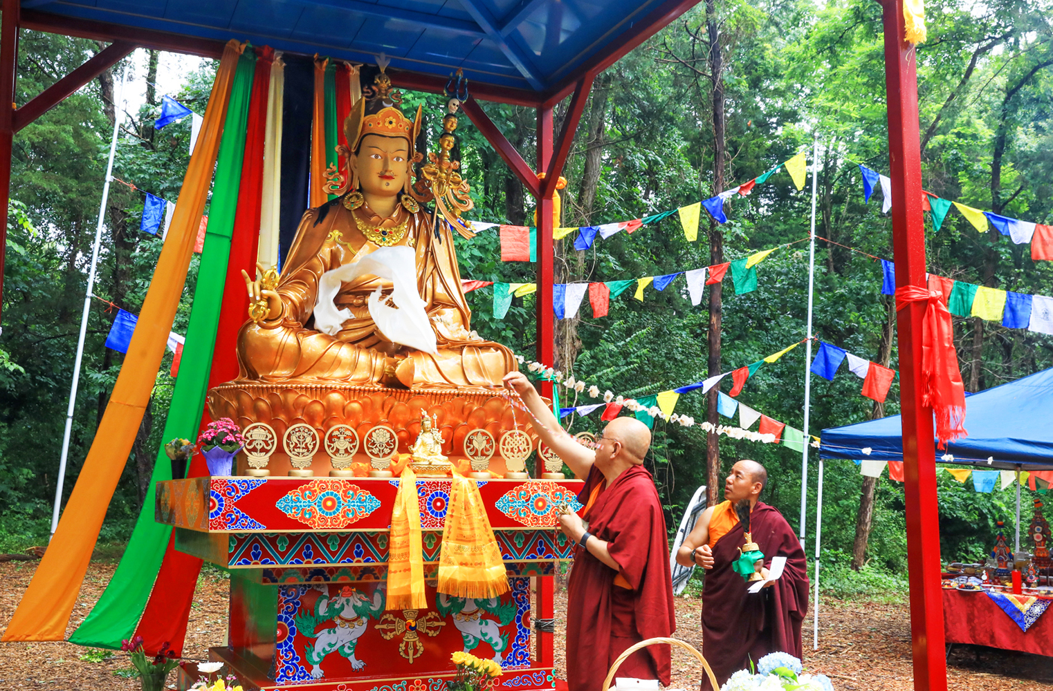2022-06-14 WM- KTN consecrating Guru Rinpoche 6506-web