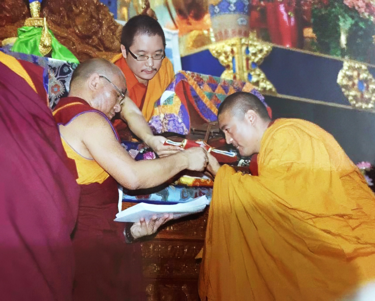 HH Karma Kuchen giving Khenpo Certificate 2011-web